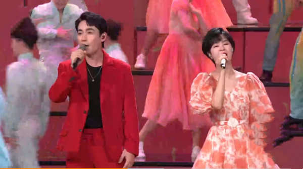 春晚女星戰袍大PK：李宇春時尚，趙麗穎最美，張小斐的大衣上熱搜