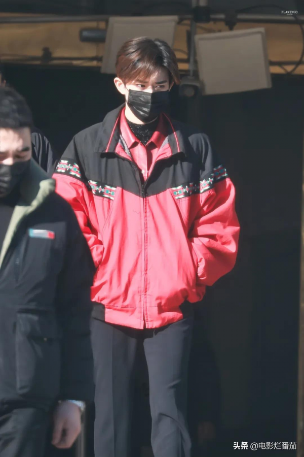 春晚第三次聯排：趙麗穎美目顧盼，毛曉彤虎紋吸睛，宋茜皮衣颯氣