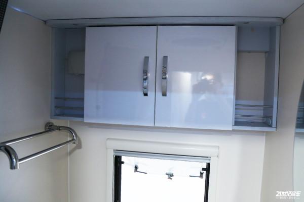 進口NewDaliy底盤，後拓展+升降床，霍夫勒2021款大白鯊T型房車