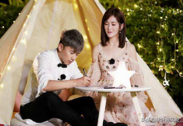 張傑演唱會上受傷沒休息,後來帶傷出演話劇,老婆在臺下全程陪同 張傑演唱會上受傷沒休息,後來帶傷出演話劇,老婆在臺下全程陪同