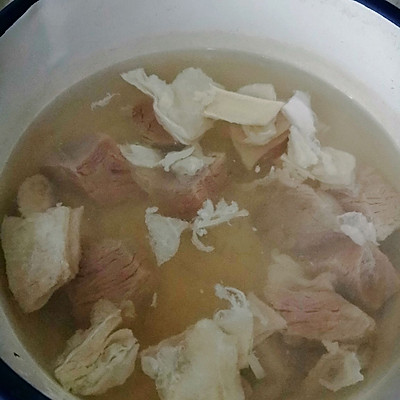 超詳細配料的秘製香辣牛肉麵（1人份）