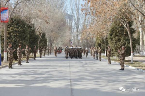 新兵下連，天路安了家