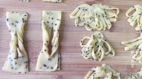 北方特色炸麻葉，教你3種花形，酥脆可口，越嚼越香，過年都愛吃