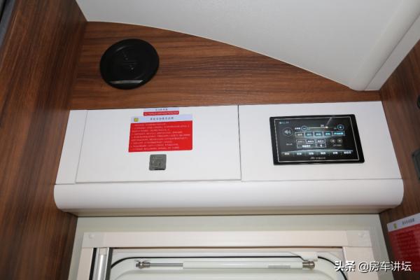 單拓展的房車見多了,橫床變豎床,這種佈局的你見過嗎? 單拓展的房車見多了,橫床變豎床,這種佈局的你見過嗎?