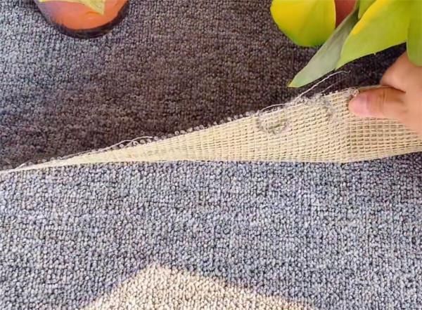 一對95後小情侶，為省錢不裝修直接住毛坯房，網友：真的服氣