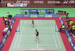 打羽毛球,對於身後球應該怎樣處理才不被動? 打羽毛球,對於身後球應該怎樣處理才不被動?