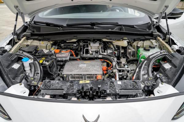 國產純電動中大型轎跑，25.19萬起，軸距2915mm，極狐阿爾法S