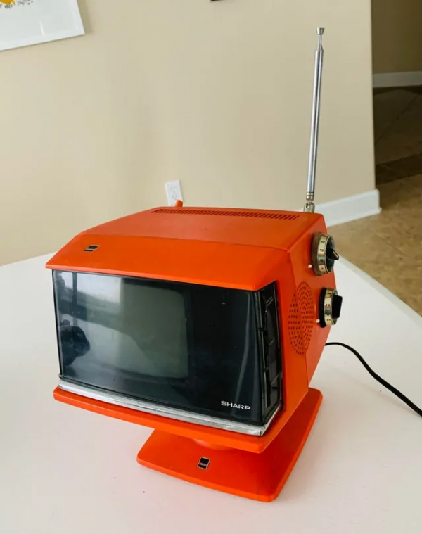 網友們在舊貨店發現的各種寶貝！一個比一個驚喜哇…