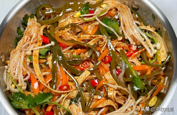 一頓飯：蒜香檸檬雞翅+海帶絲拌豆皮