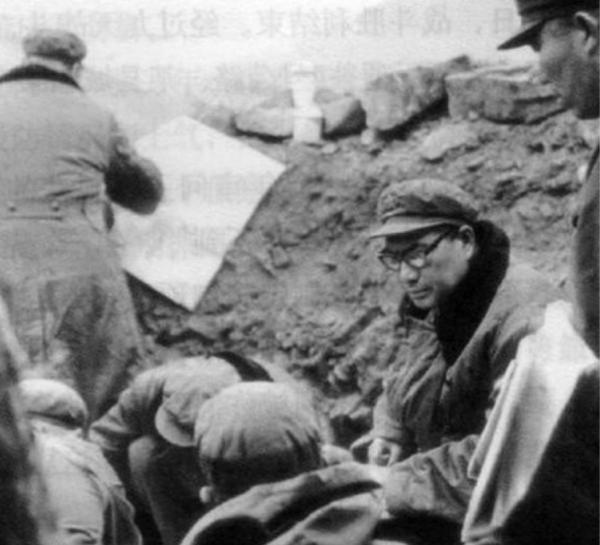 廣州軍區命令張萬年,炸燬越南一座重要橋樑,阻止越軍增援諒山 廣州軍區命令張萬年,炸燬越南一座重要橋樑,阻止越軍增援諒山