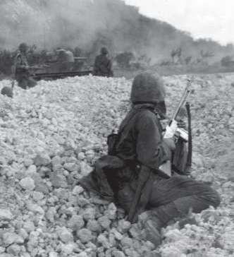 美軍攻克誇賈林島，救下了朝鮮勞工，主動帶路搜剿漏網鬼子