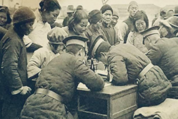 他奉陳賡之命當漢奸,1938年擊斃日本天皇特使,率八千偽軍起義 他奉陳賡之命當漢奸,1938年擊斃日本天皇特使,率八千偽軍起義