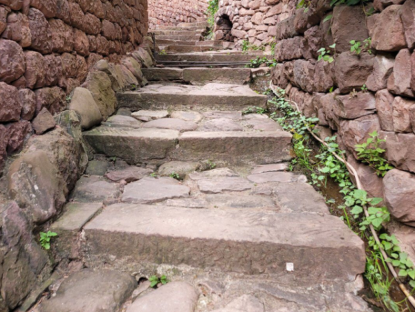 知名歌唱家龔琳娜現身雲南諾鄧古鎮