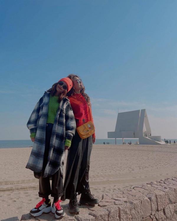 蔡卓妍人到中年依然美,穿星河流光裙甜美靈動,與出道時沒差 蔡卓妍人到中年依然美,穿星河流光裙甜美靈動,與出道時沒差