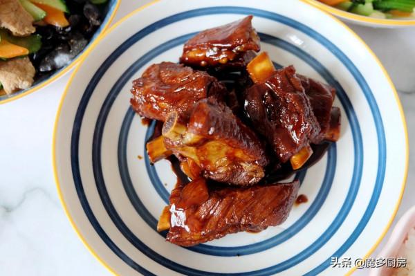 媽媽每天換著花樣給孩子做飯，有葷有素營養健康，孩子愛吃身體棒