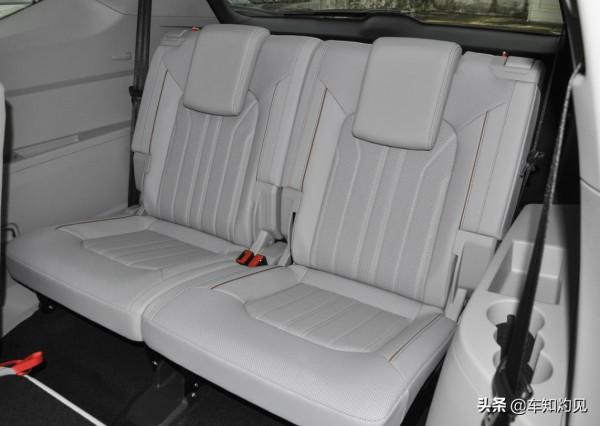 比老款更顯時尚氣息！搭2.0T+全時四驅，實拍體驗2021款大眾途昂