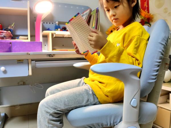 科貝森兒童學習桌：幫孩子養成良好坐姿