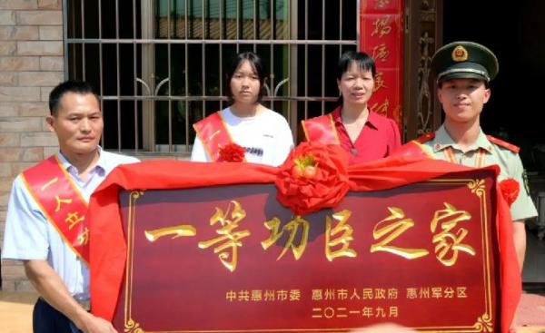 這位“00後”武警戰士,成了一等功臣 這位“00後”武警戰士,成了一等功臣