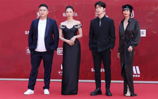 董璇北影節造型引熱議，女星紅毯照修圖前後對比，誰的顏值最抗打