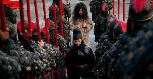 完全被&OpenCurlyDoubleQuote;烏鴉&rdquo;的高智商震驚到！老烏鴉終於為兒子報仇雪恨