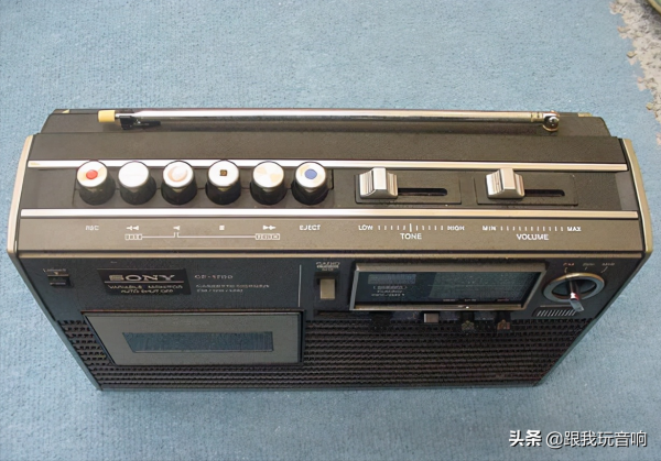 索尼 SONY CF-1700單卡帶行動式收錄機音響 索尼 SONY CF-1700單卡帶行動式收錄機音響