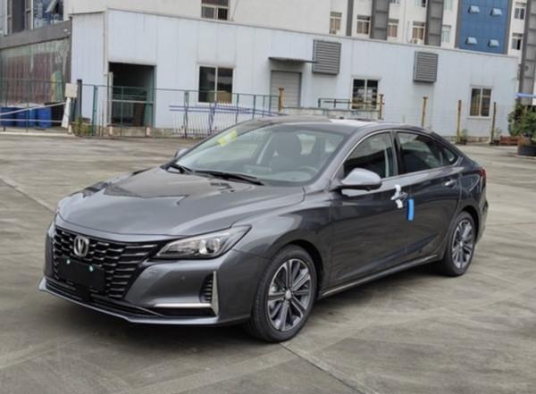 新款長安銳程CC實車圖曝光 動力搭載1.5T引擎 新款長安銳程CC實車圖曝光 動力搭載1.5T引擎