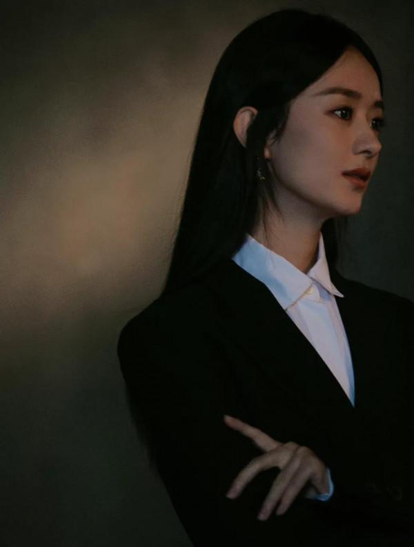 趙麗穎黑色皮衣新造型