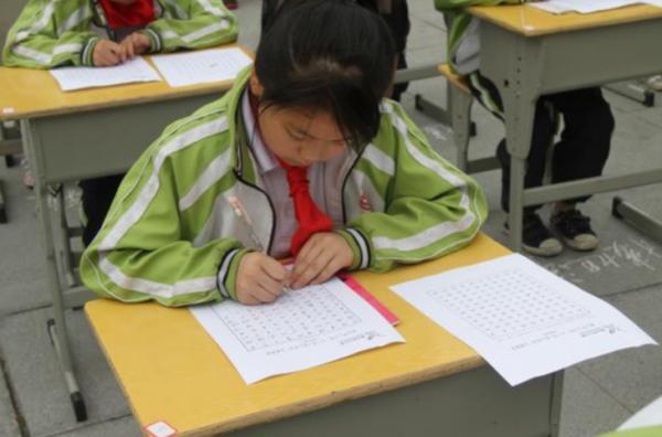 小學生讀《撒野》有感，寫讀後感上交給老師，老師的反應讓人暖心