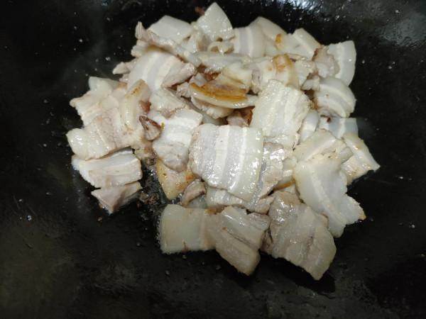 豬肉的好吃做法，加入一把蒜苗，香濃又下飯，家人特別愛吃