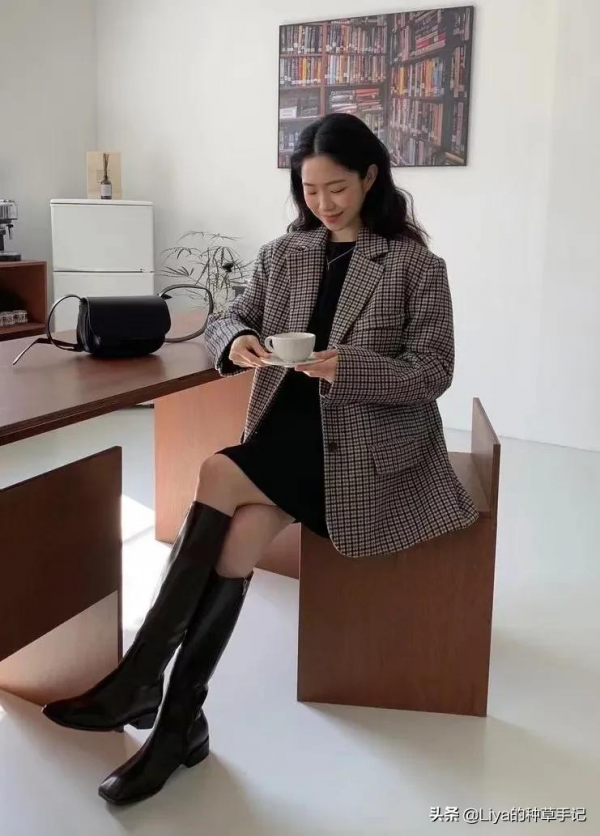 “厚外套 + 裙子”= 今冬王炸組合，太美了