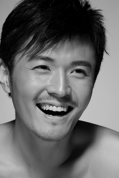 于小偉:和高圓圓戀愛,出道21年不火,娶平凡妻子也幸福 于小偉:和高圓圓戀愛,出道21年不火,娶平凡妻子也幸福