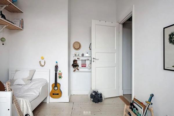 華麗的灰泥造型與時尚裝飾的瑞典公寓(112 平方米) 華麗的灰泥造型與時尚裝飾的瑞典公寓(112 平方米)