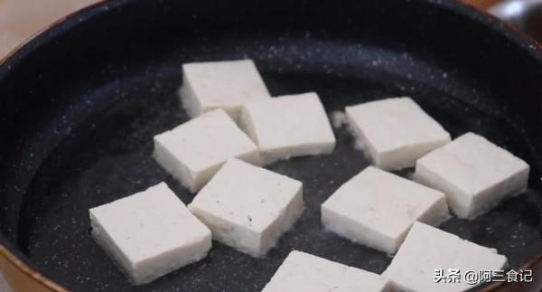 洋蔥別再炒了,加1塊豆腐,這樣秘製一做,營養開胃,比吃肉還香 洋蔥別再炒了,加1塊豆腐,這樣秘製一做,營養開胃,比吃肉還香