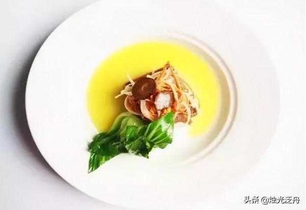 美食推薦：招牌金絲全鴨、香茅燻烤鰻魚、一品黑菌豆腐製作方法