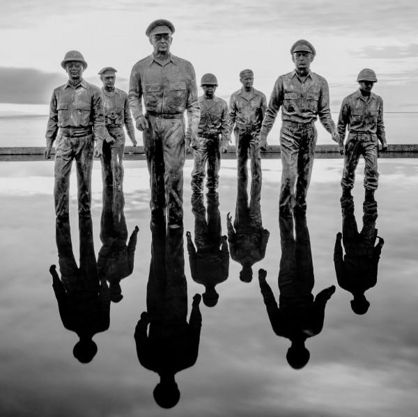 兩座軍事基地,是如何改變這個國家的? 兩座軍事基地,是如何改變這個國家的?