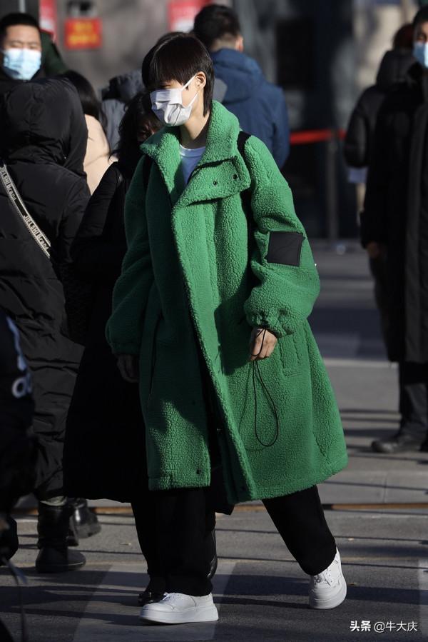 2022春晚第四次大聯排路透 李宇春身穿綠色大衣格外搶眼