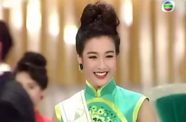 看到鍾麗緹當初競選“港姐”的照片，才明白為啥張倫碩堅持要娶她