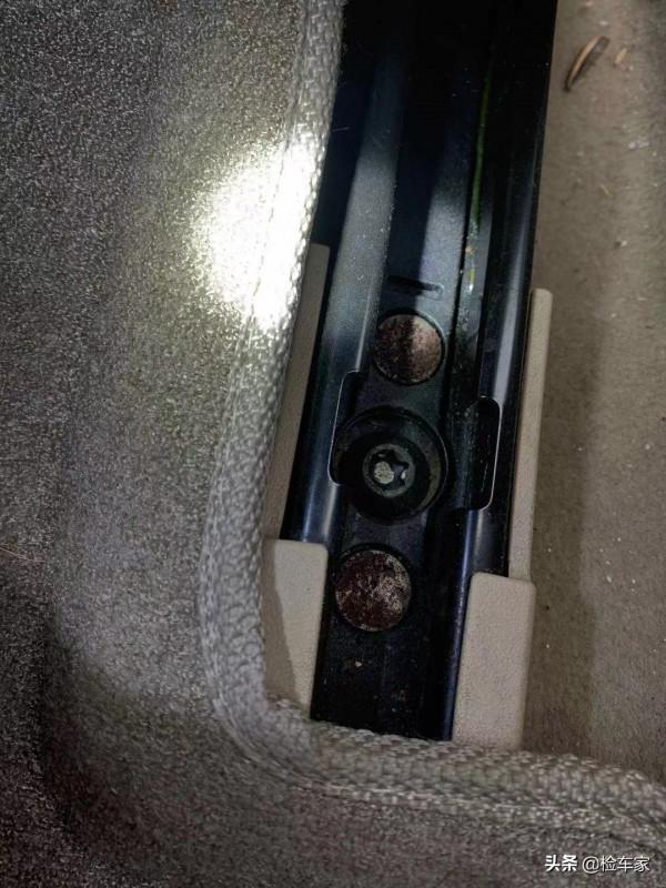 外企女白領中意日系車,買輛二手日產天籟練手,賣家慘被拉黑 外企女白領中意日系車,買輛二手日產天籟練手,賣家慘被拉黑