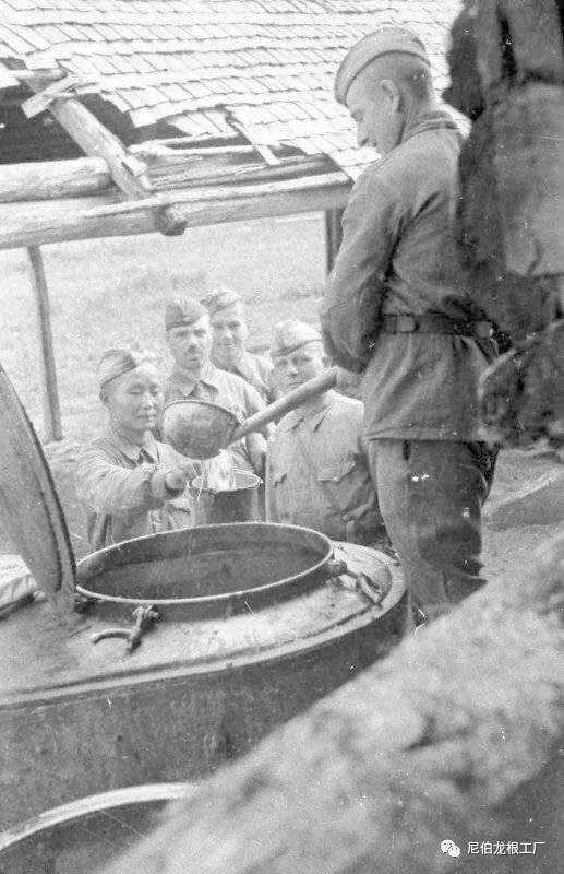 灰色牲口投食器：蘇俄牽引式野戰廚房小史