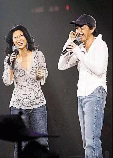 4位香港歌壇天王的“退潮”:癱瘓靠救濟、跳樓自殺、私下生子 4位香港歌壇天王的“退潮”:癱瘓靠救濟、跳樓自殺、私下生子