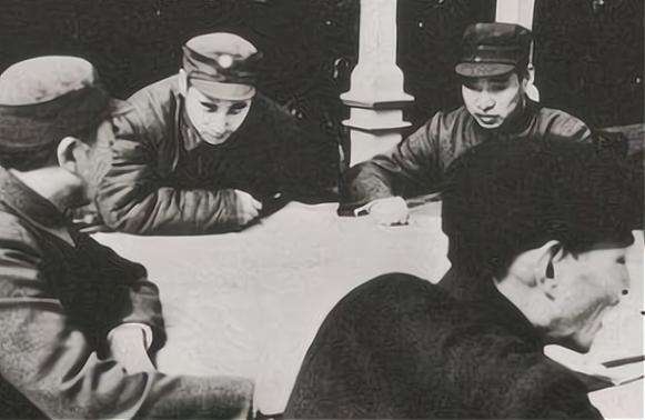 鄧華斗膽直陳,毛主席笑言:湖南老鄉膽子大,像我 鄧華斗膽直陳,毛主席笑言:湖南老鄉膽子大,像我