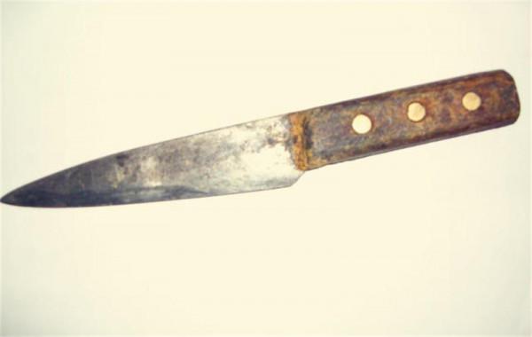 民間故事：屠戶住店，察覺店小二身體冰涼，殺豬刀當門栓逃過一劫