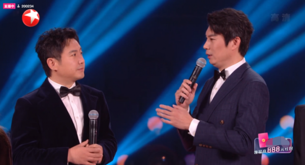 東方衛視跨年：54歲周慧敏狀態好，黃渤大跳迪斯科，沈騰搞笑出場