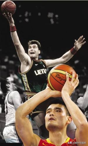 姚明與偶像薩博尼斯交手4次，看完對比，薩博尼斯還是更勝一籌