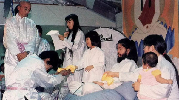 造成13人死亡、6300餘人受傷!案發前還有一家3口慘遭滅門…背後邪惡組織究竟有多可怕! 造成13人死亡、6300餘人受傷!案發前還有一家3口慘遭滅門…背後邪惡組織究竟有多可怕!