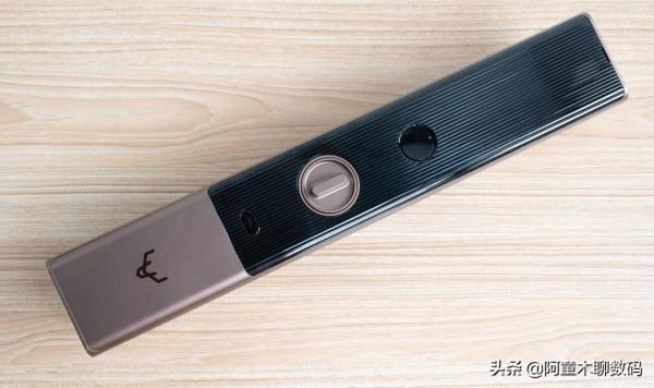 密碼鎖+可視貓眼+米家APP實時監控，黑科技堆滿，鹿客智慧鎖體驗