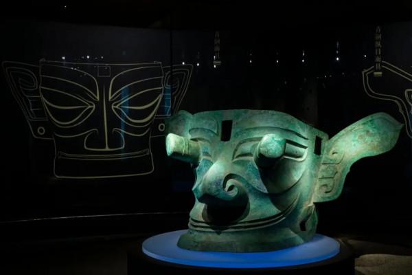 青藏高原發現22.6萬年前的手印，堅硬石板上清晰可見，是誰留下的