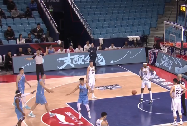 1.3秒換人!楊鳴與雅尼斯的執教能力孰高孰低?答案一目瞭然 1.3秒換人!楊鳴與雅尼斯的執教能力孰高孰低?答案一目瞭然