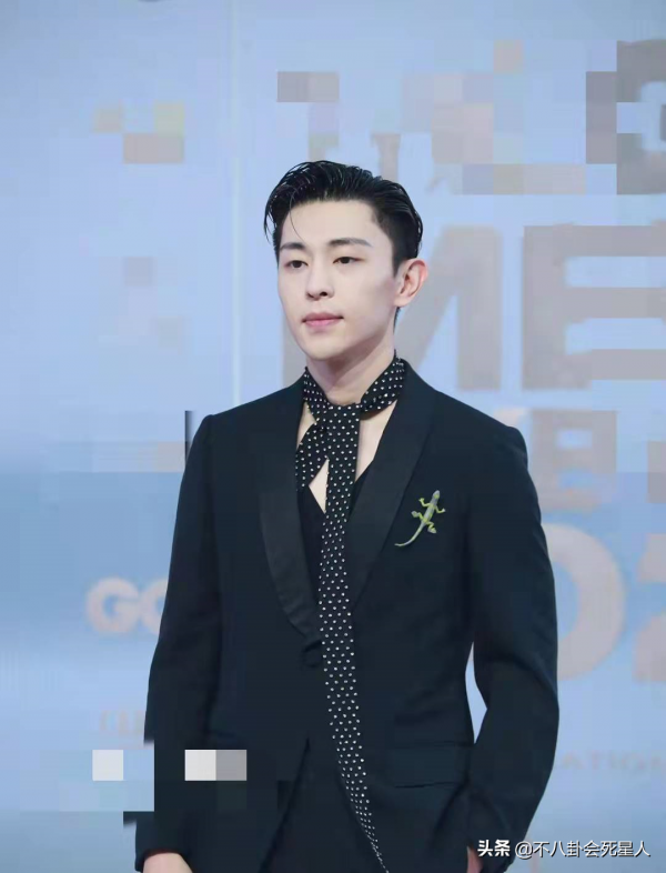 男星臉腫太可怕！顏值下滑十倍，王一博、鹿晗、李易峰紛紛中招