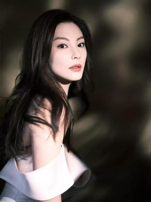 張雨綺時尚高階感